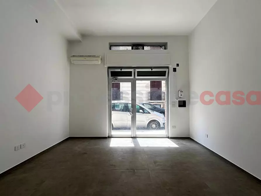 Immagine 6 di Negozio in vendita  in Via PETRACCA a Monopoli