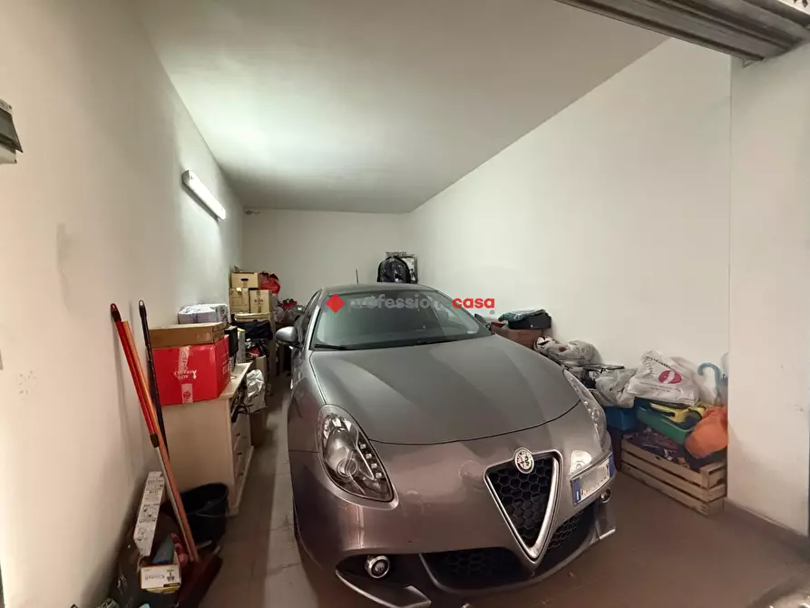 Immagine 4 di Box auto in vendita  in Viale Manfredi, 63 a Foggia