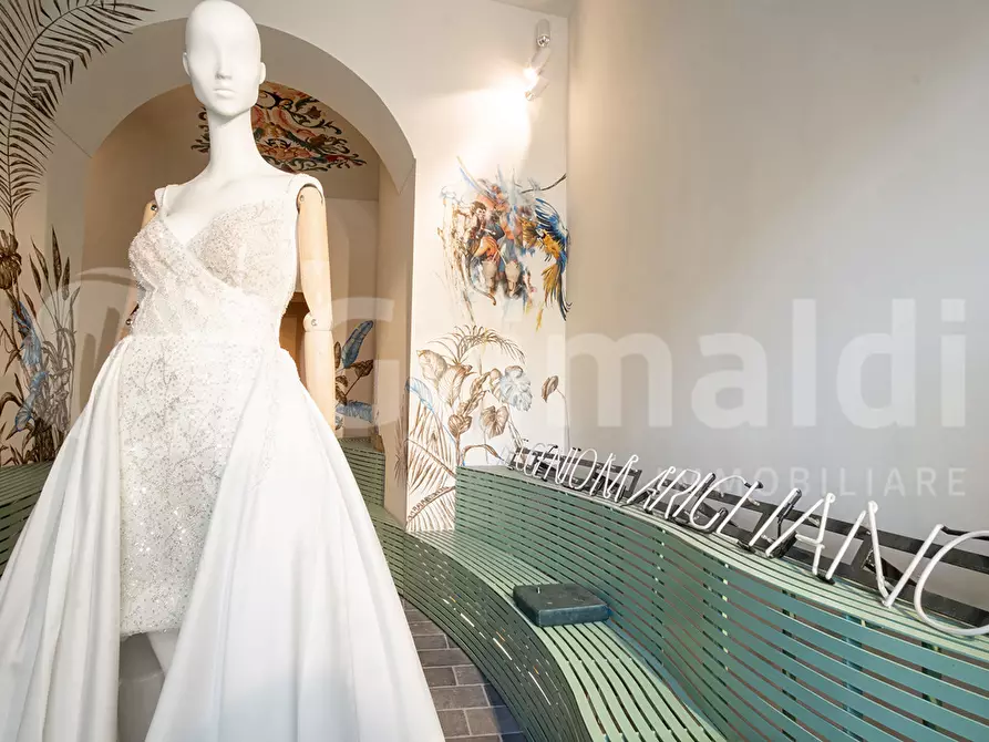 Immagine 30 di Negozio in vendita  in Piazza Annunziata, 12 a Marigliano