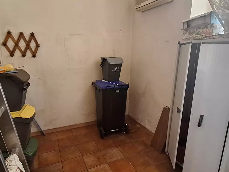 Immagine 5 di Negozio in affitto  in Via Garibaldi, 293 a Messina