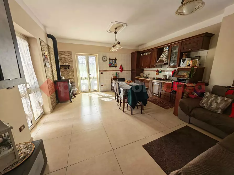 Immagine 9 di Casa indipendente in vendita  in Via bovio, snc a Mondragone