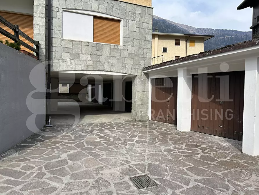 Immagine 47 di Appartamento in vendita  in Via Corno D'Aola, 5 a Ponte Di Legno