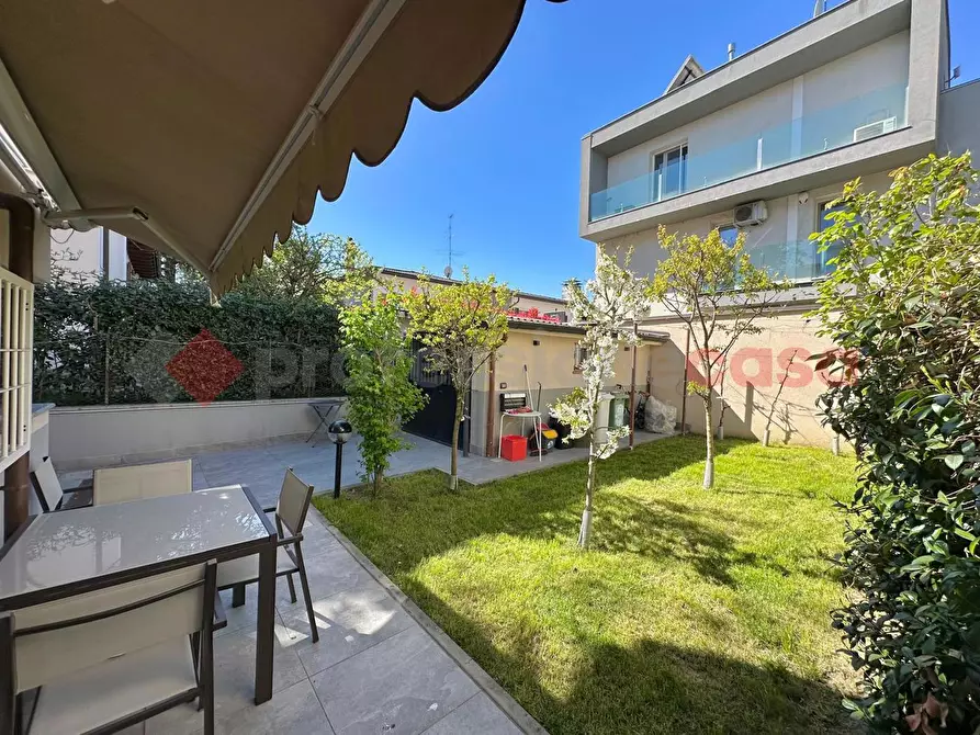 Immagine 4 di Villa in vendita  in Via Delle Robinie a Opera