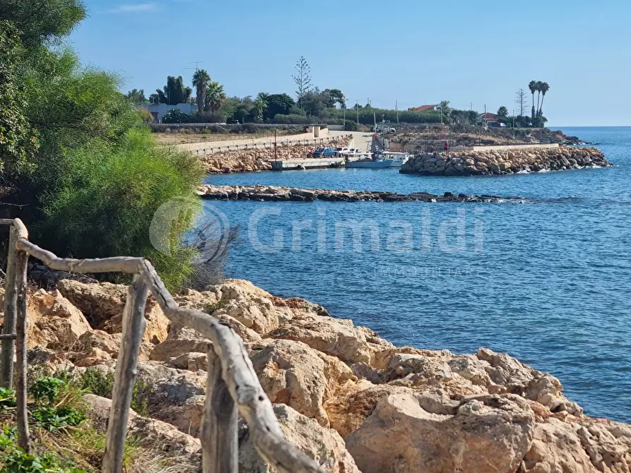 Immagine 22 di Villa in vendita  in Via Pico della Mirandola a Avola