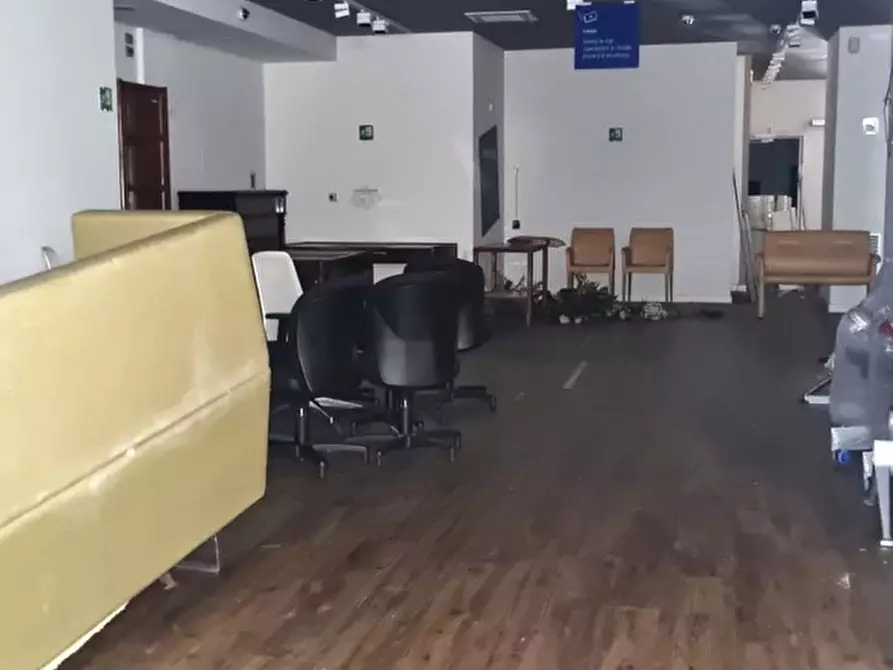 Immagine 6 di Negozio in vendita  in Via Dante, 48 a Palermo