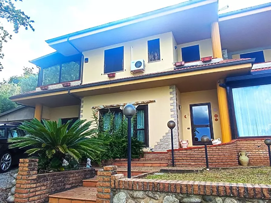Immagine 1 di Villa in vendita  in LocalitÃ  MULUCCHINI, SNC a Amaroni