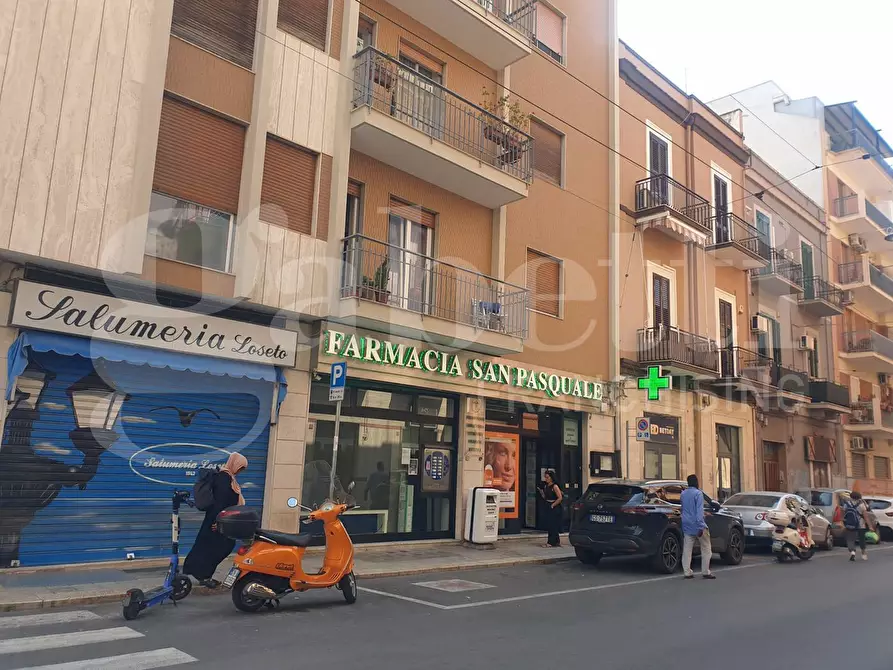 Immagine 3 di Negozio in vendita  in Via DEI MILLE, 131 a Bari