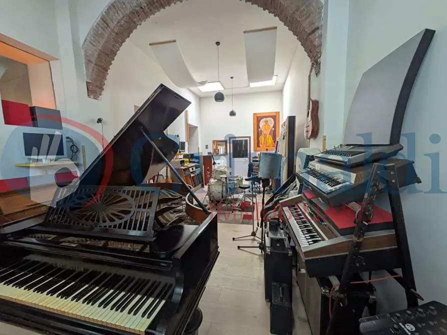 Immagine 17 di Magazzino in vendita  in Via del Testaio a Livorno