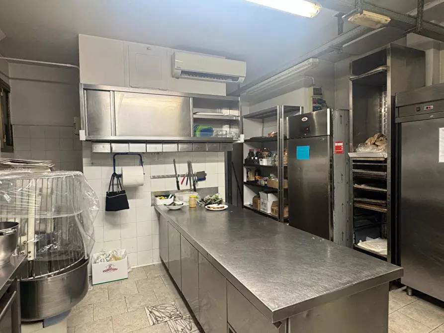 Immagine 12 di Negozio in vendita  in Via PISTOIESE, 209 a Firenze