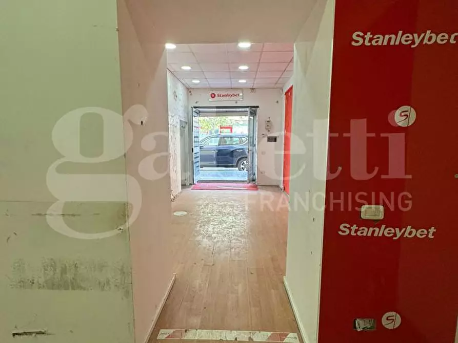 Immagine 11 di Negozio in affitto  in Corso Umberto I, 182 a Torre Annunziata