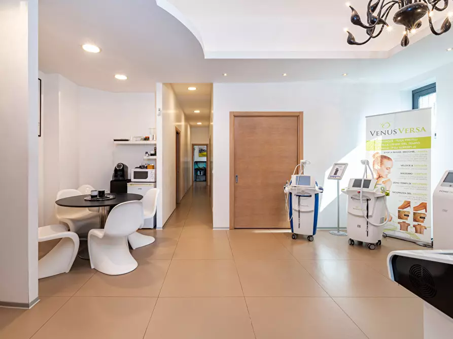 Immagine 6 di Negozio in vendita  in Via Giovanni Gastaldi, 40 a Roma