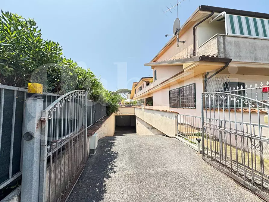 Immagine 32 di Villa in vendita  in Via poggibonsi, 5d a Pomezia