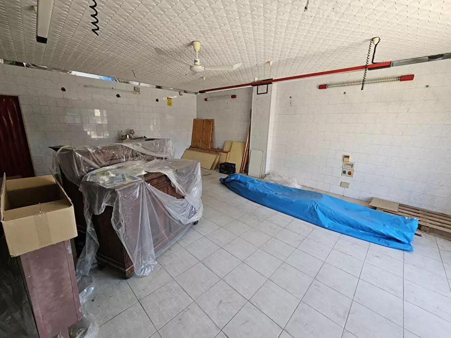 Immagine 9 di Negozio in vendita  in Via Cesare Terranova a San Severo