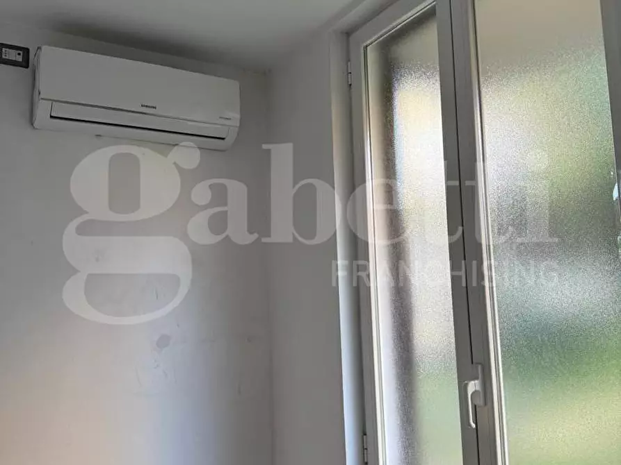Immagine 10 di Negozio in affitto  in Viale Romagna, 43 a Monza