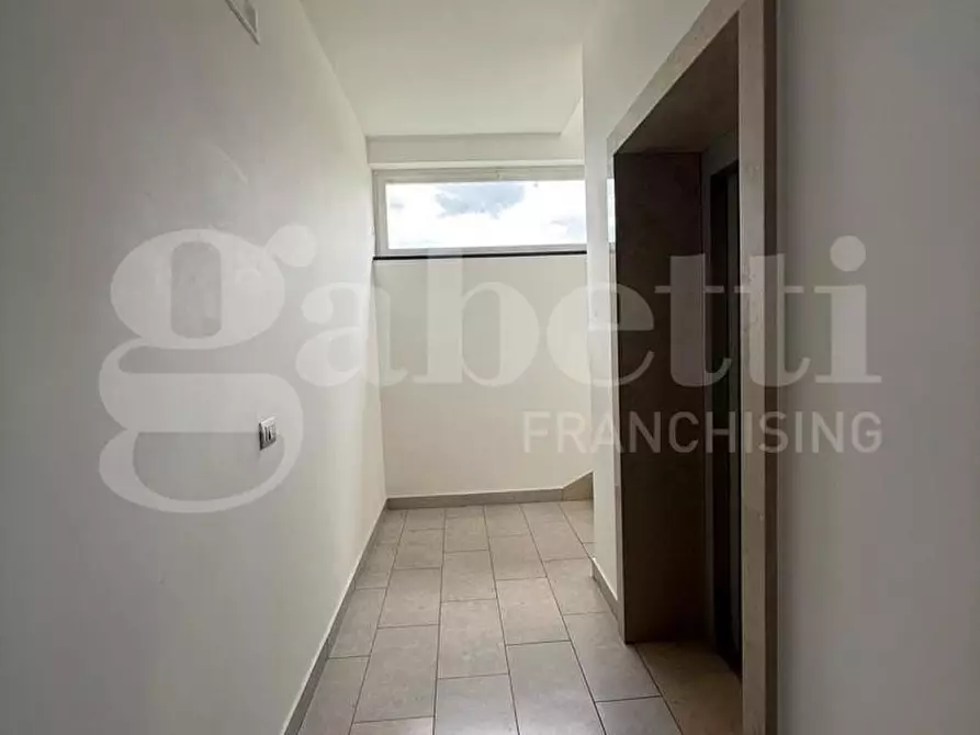 Immagine 35 di Appartamento in vendita  in Via Nazionale Appia a Curti