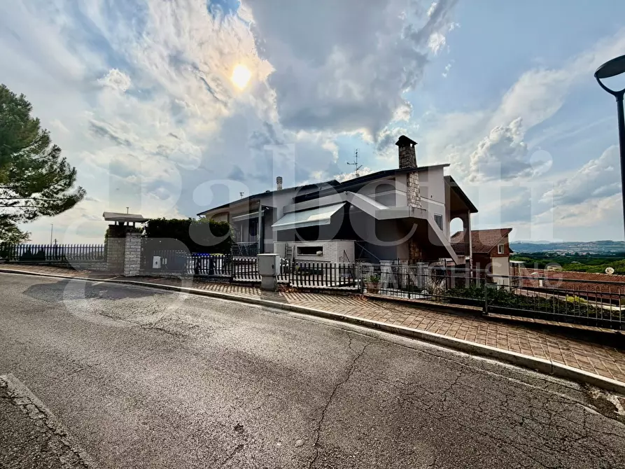 Immagine 39 di Casa bifamiliare in vendita  in Via MARIO ANGELONI, 1 a Torgiano