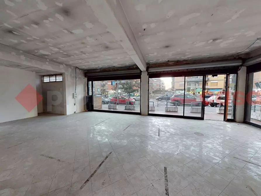 Immagine 10 di Negozio in vendita  in Via della Casetta Mattei a Roma