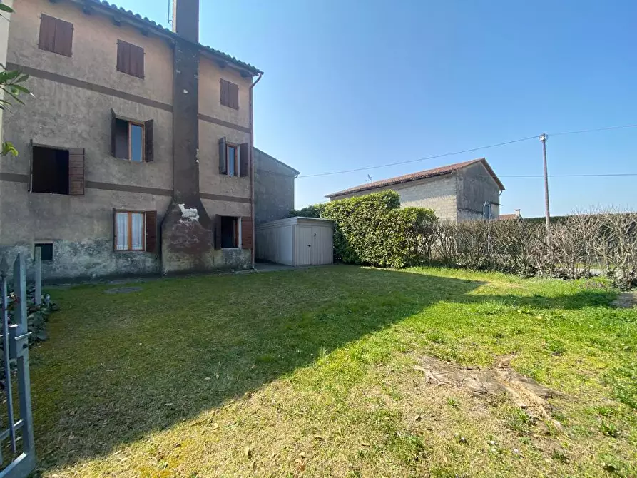 Immagine 1 di Casa trifamiliare in vendita  in Via Cesare Battisti, snc a Santa Giustina In Colle