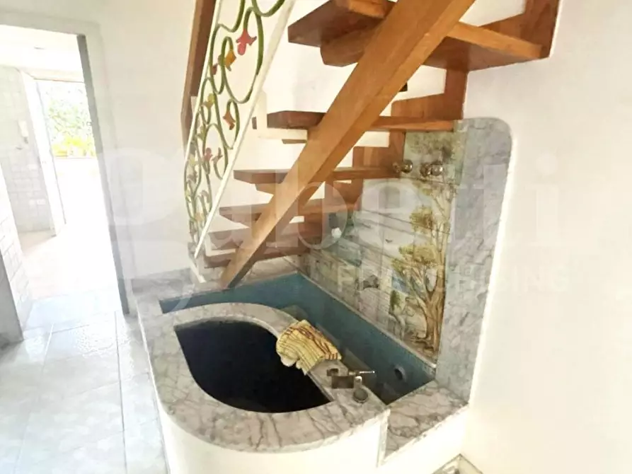 Immagine 2 di Appartamento in vendita  in Via San Carlo Alle Mortelle a Napoli