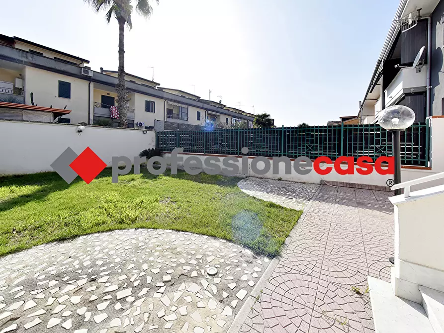 Immagine 37 di Villetta a schiera in vendita  in Via Ugo Foscolo, 36 a Santa Maria Capua Vetere