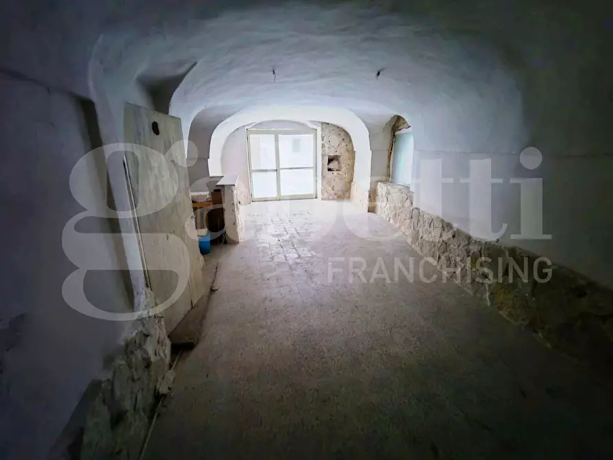 Immagine 11 di Box auto in vendita  in Via Roma a Ostuni