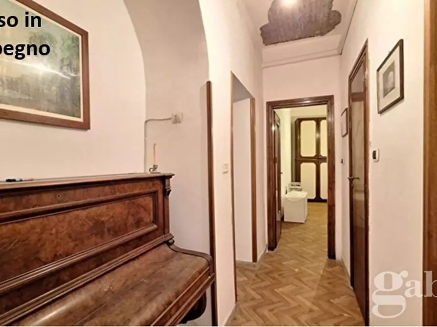 Immagine 27 di Palazzo in vendita  in Via Salita del Petraio a Napoli