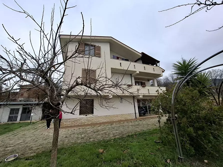 Immagine 1 di Villa in vendita  in Via INCORONATA, SNC a Sora