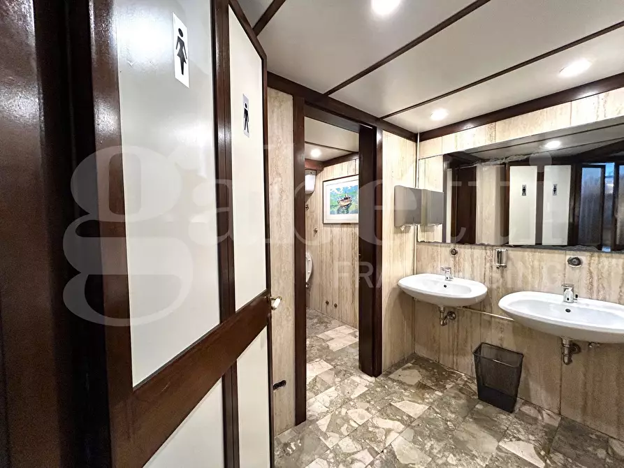 Immagine 13 di Bar / Ristorante in vendita  in Via Elio Vittorini, 45/47 a Roma