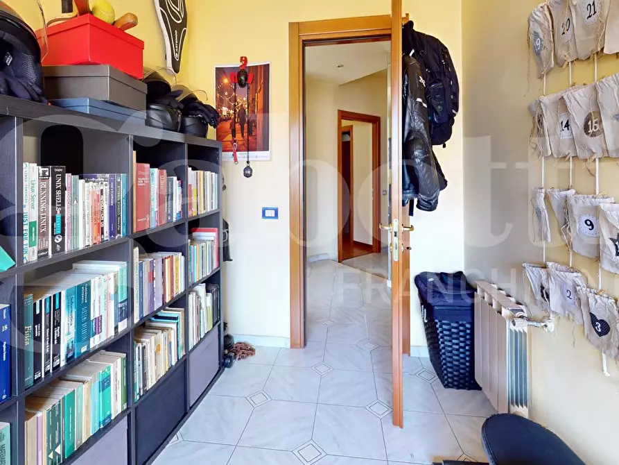 Immagine 8 di Appartamento in vendita  in Via della Pisana a Roma