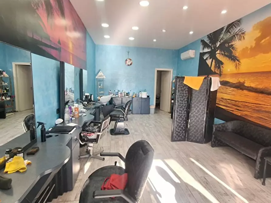 Immagine 5 di Negozio in vendita  in Via Bruno Giordano a Marano Di Napoli