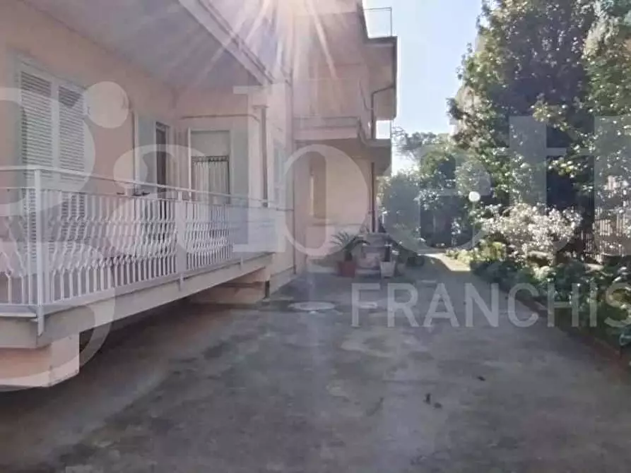 Immagine 10 di Palazzo in vendita  in Via corridoni a Aversa