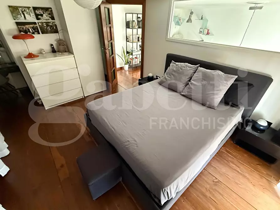 Immagine 3 di Appartamento in vendita  in Via Girolamo Santa Croce, 15 a Napoli