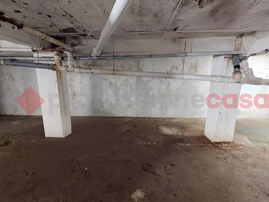 Immagine 13 di Box auto in vendita  in Via dei Castiglioni a Roma