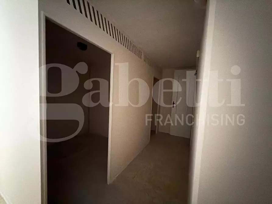 Immagine 10 di Negozio in affitto  in Via Lecce, 70 a Gallipoli