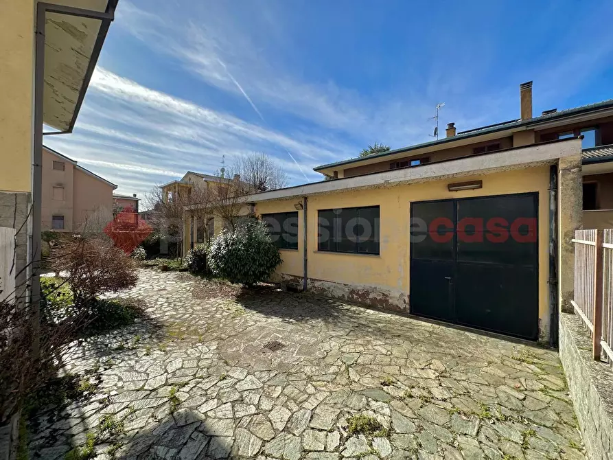 Immagine 8 di Villa in vendita  in Via Delle Robinie a Opera