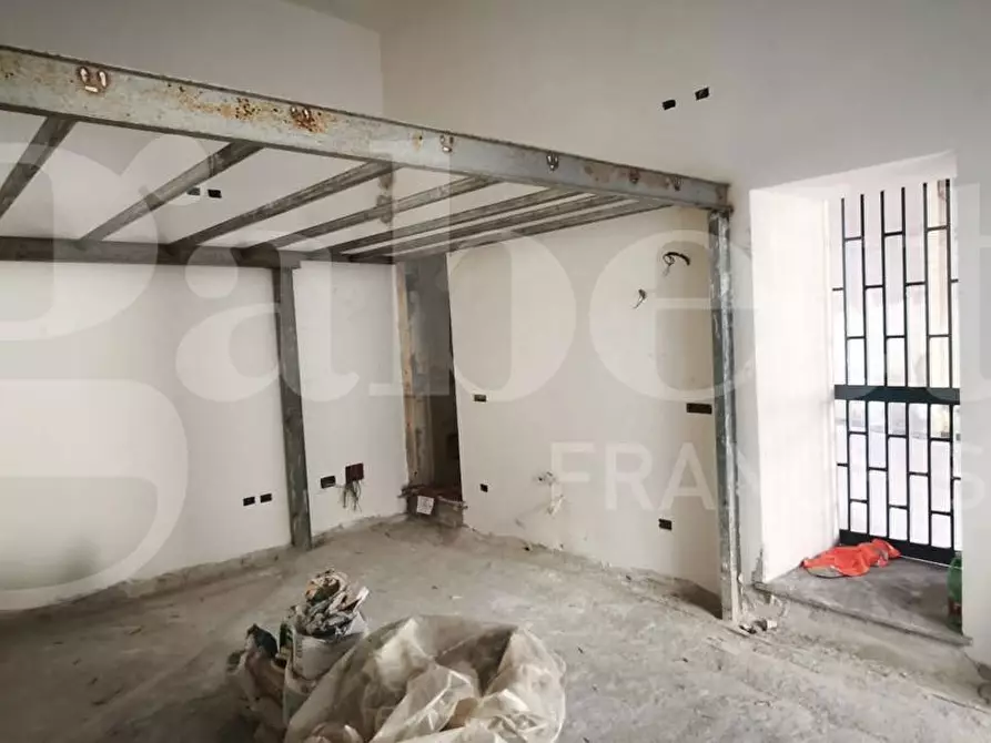 Immagine 4 di Negozio in affitto  in Via Cadorna, 40 a Succivo