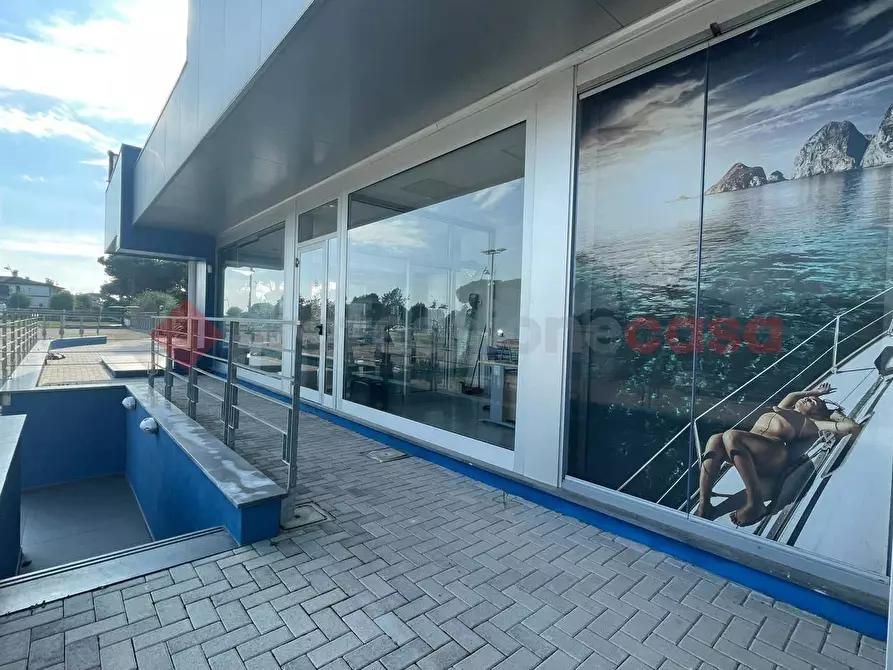 Immagine 18 di Negozio in affitto  in Via PONTINA, 148 a Terracina