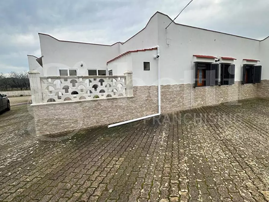 Immagine 1 di Casa trifamiliare in vendita  in Contrada Santa Caterina, sn a Ostuni