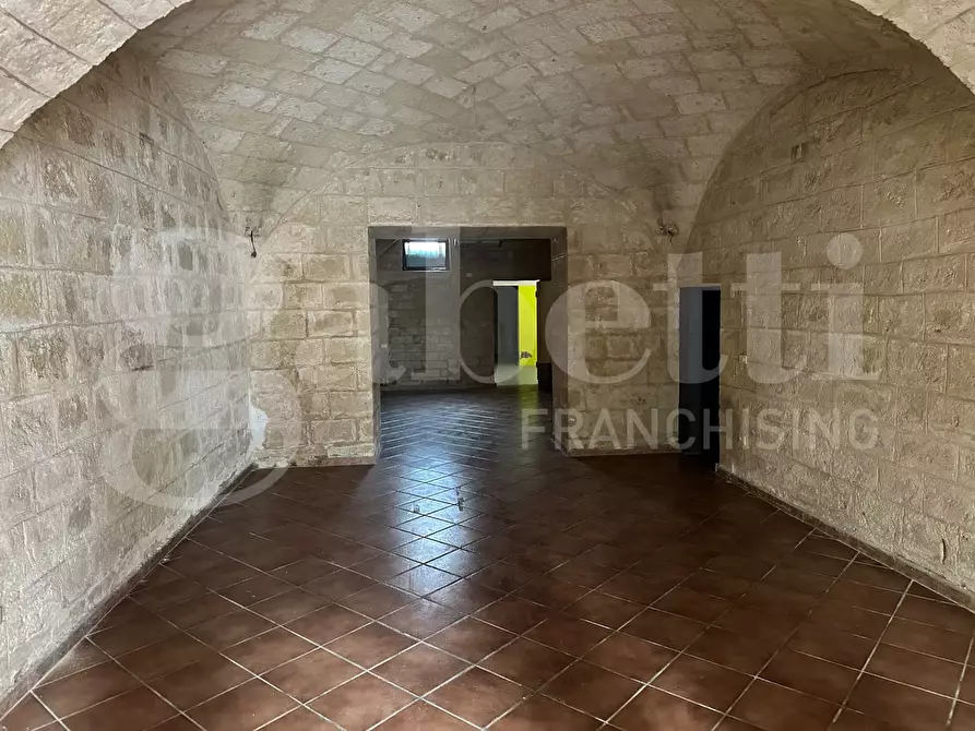 Immagine 6 di Negozio in vendita  in Via Cavour a Trani