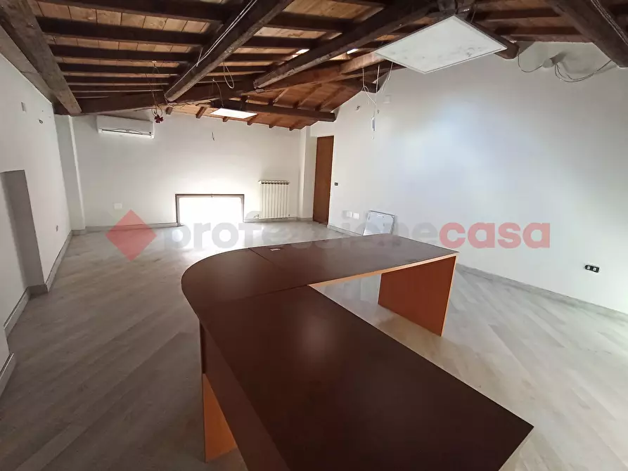 Immagine 7 di Negozio in affitto  in Via Flaminia a Spoleto