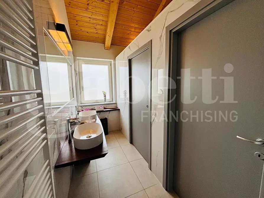 Immagine 43 di Rustico / casale in vendita  in Via Agostino Morando a Roddi