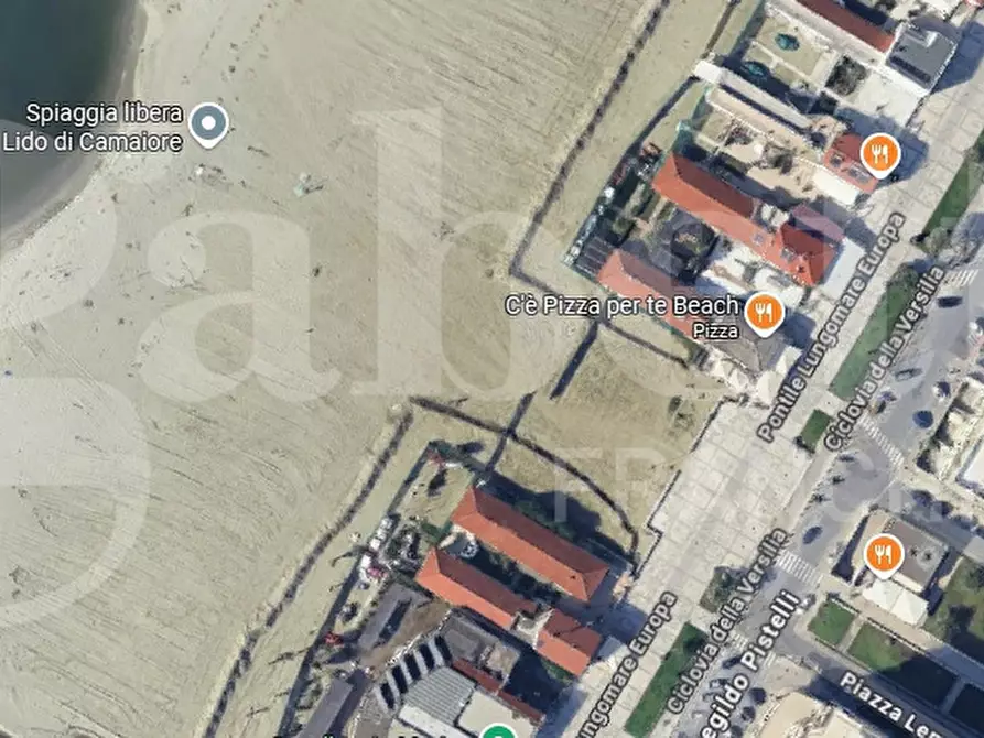 Immagine 2 di Palazzo in vendita  in Piazza Lemmetti a Camaiore