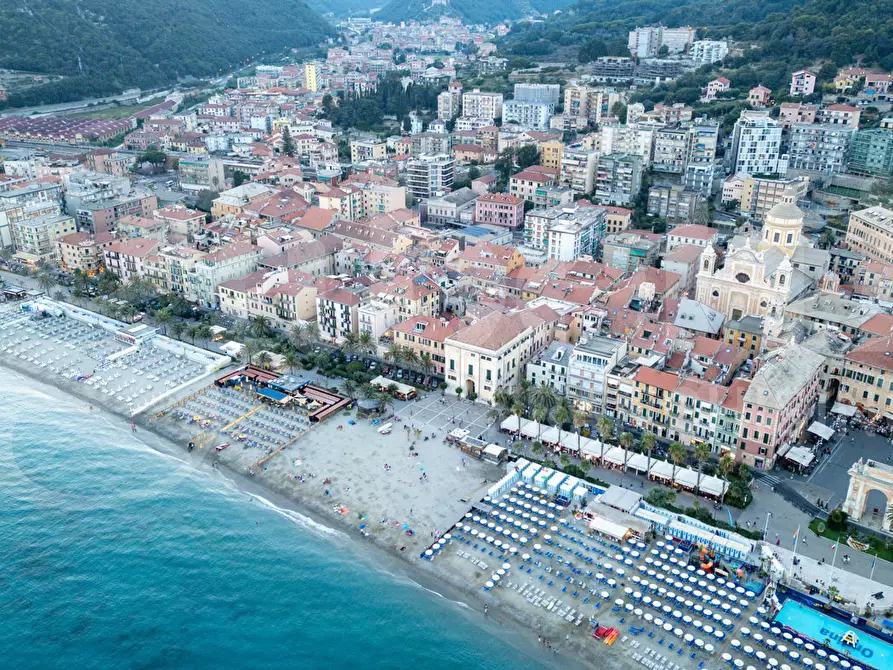 Immagine 15 di Loft/Open space in vendita  in Corso Europa a Finale Ligure