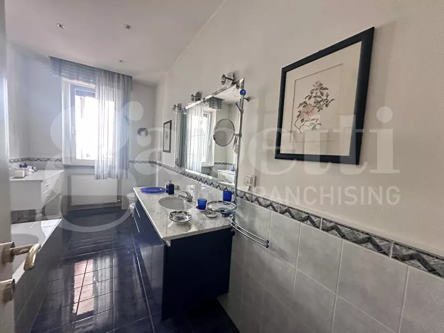 Immagine 27 di Appartamento in vendita  in Corso xxv aprile, 1 a Erba