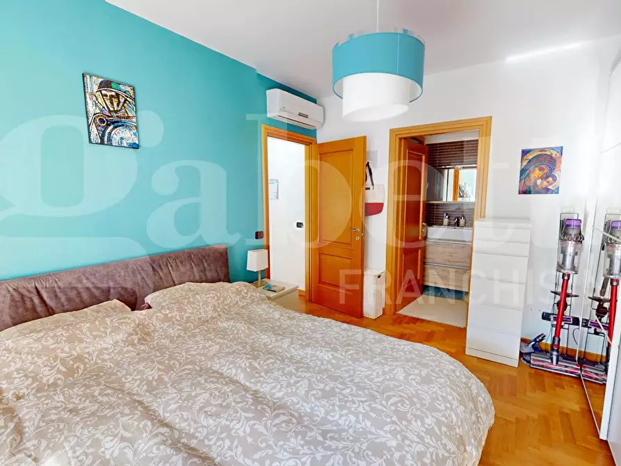 Immagine 31 di Appartamento in vendita  in Via Riva Ligure, 44 a Roma