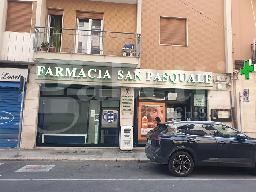 Immagine 2 di Negozio in vendita  in Via DEI MILLE, 131 a Bari