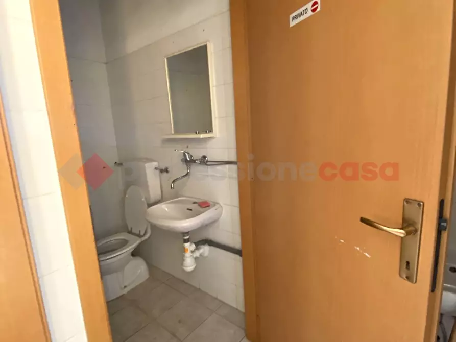 Immagine 6 di Negozio in affitto  in Via Masini a Castelfiorentino