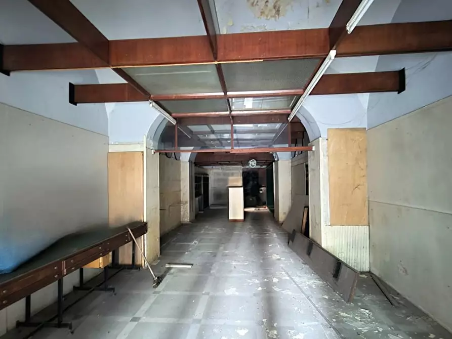 Immagine 2 di Negozio in vendita  in Corso Vittorio Emanuele III, 180 a Torre Annunziata