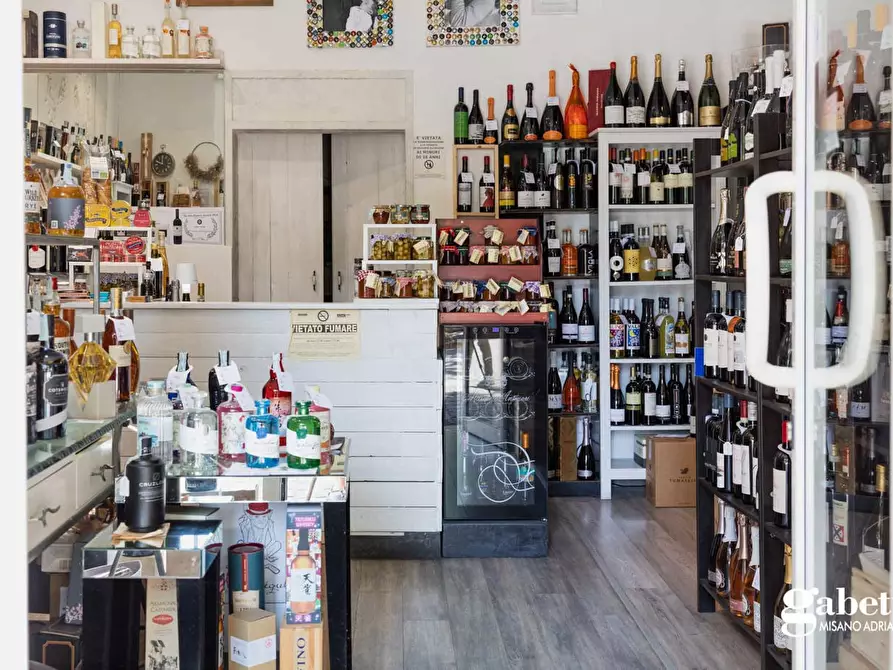 Immagine 4 di Attività commerciale in vendita  in Piazza Roosevelt, 3 a Cattolica