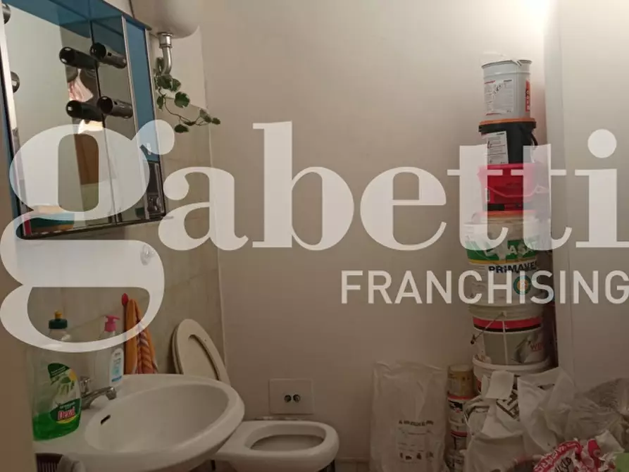 Immagine 10 di Negozio in vendita  in Via Pisacane, 26 a Benevento